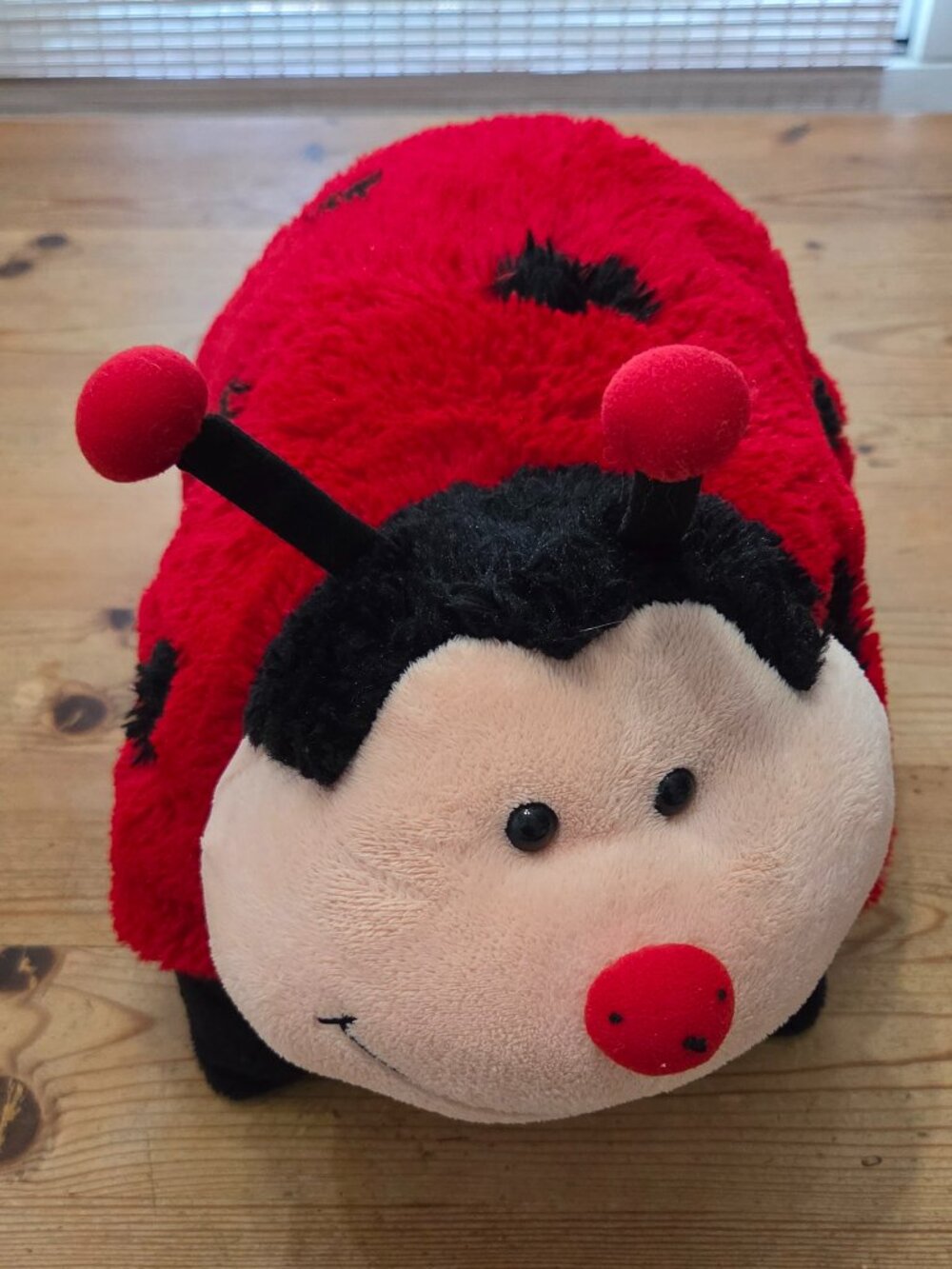 2010 Retired Pillow Pet Red Black Ladybug Folding Stuffed Plush Animal Large 18"